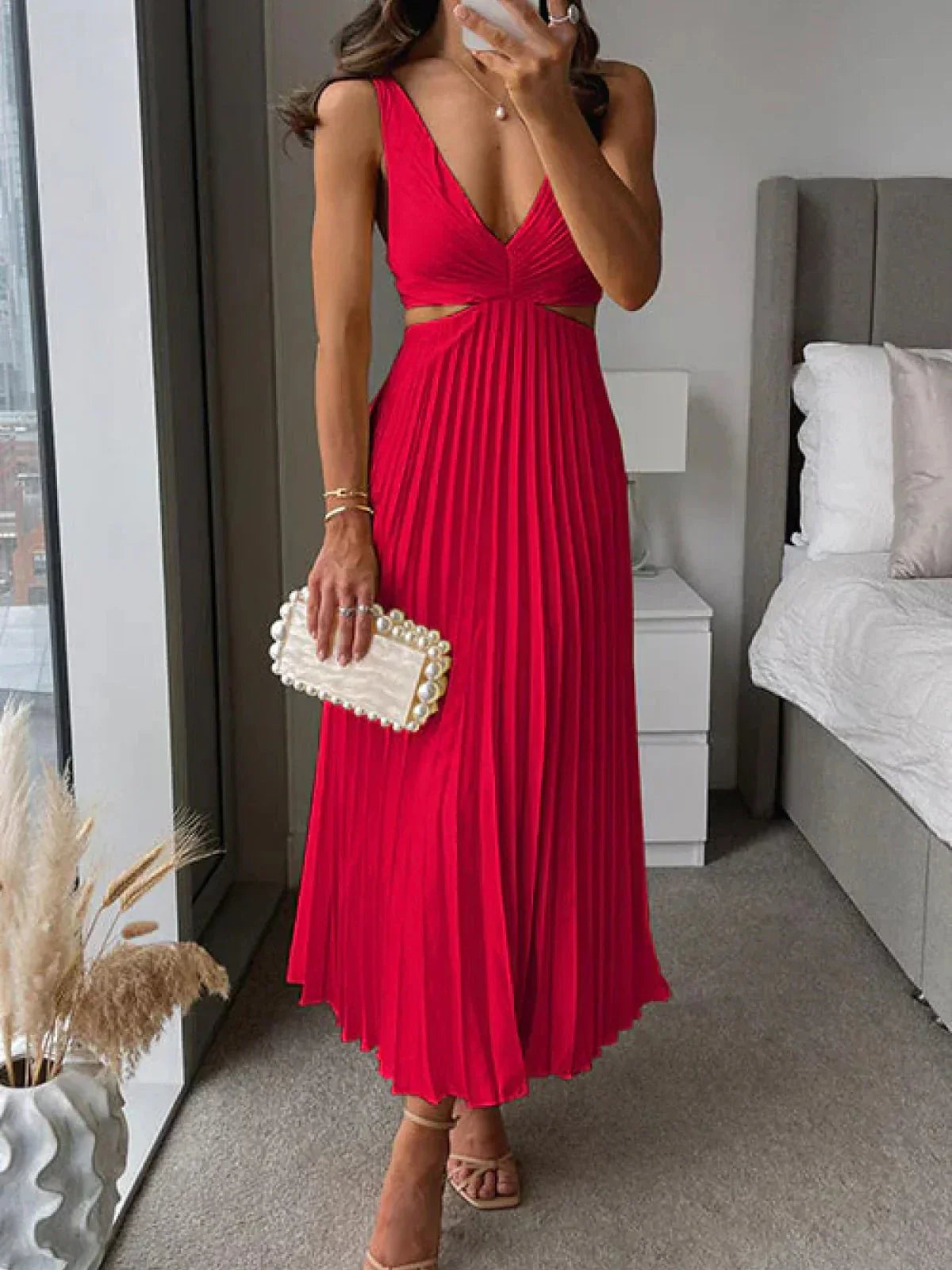 Aveline | Flowing Dress with Slit and Sculpted Waist