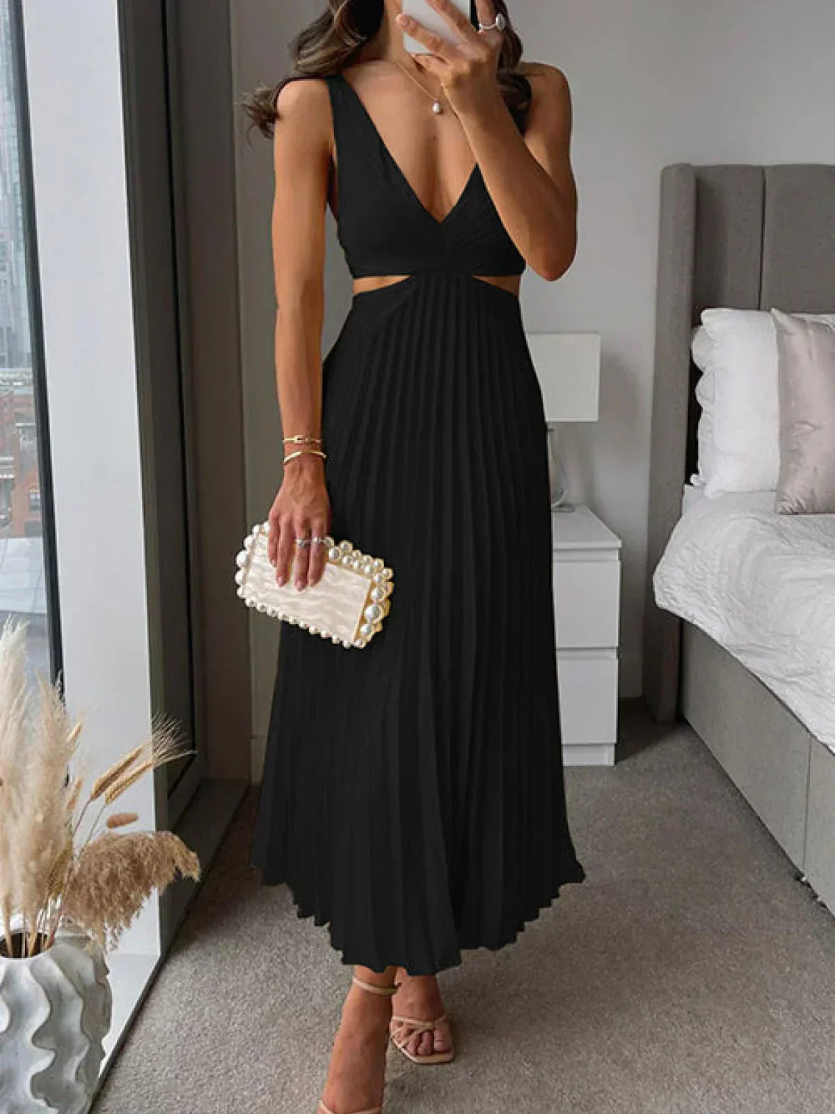 Aveline | Flowing Dress with Slit and Sculpted Waist